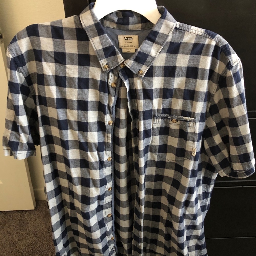 Vans shortsleeved plaid button down XL